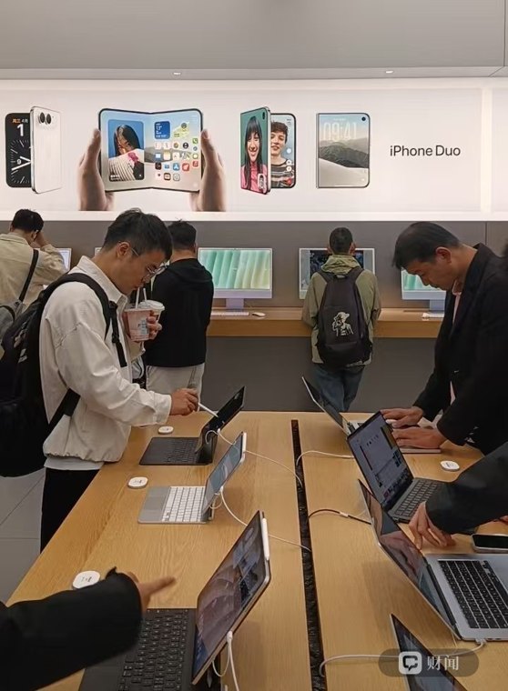 iPhone Duo发售倒计时：广告已上墙，演示样机疑似提前流出